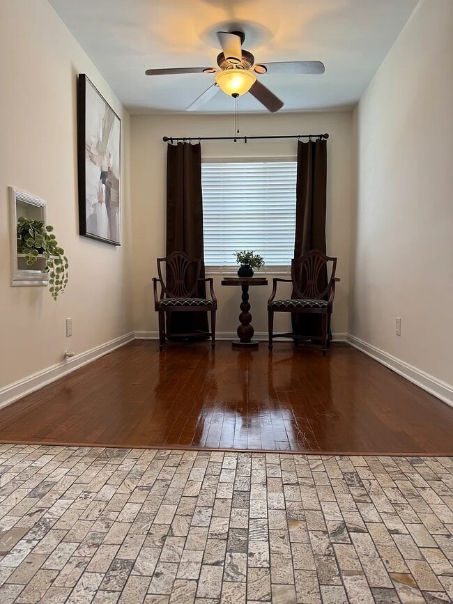 Photo - 2788 Park St