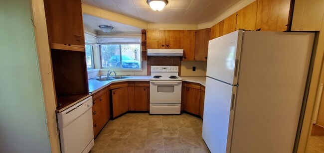 Photo - August Pre-lease - 5bd/2ba