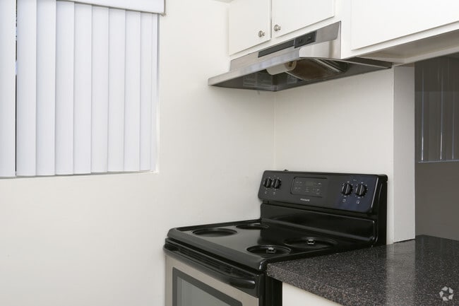 2 BR, 1 BA