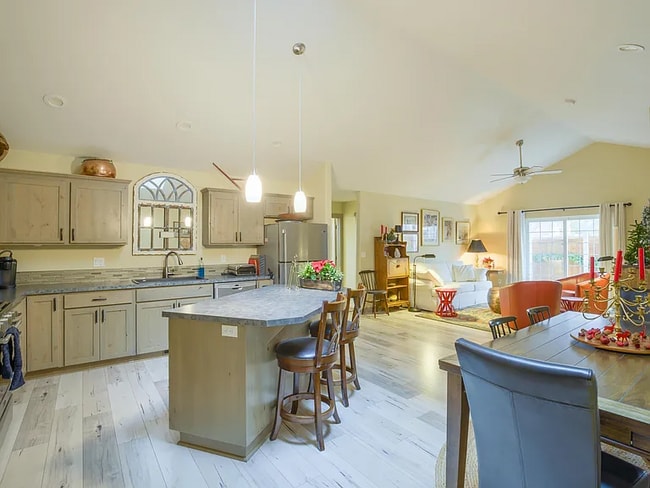 Photo - 1549 SW Kalama Ave