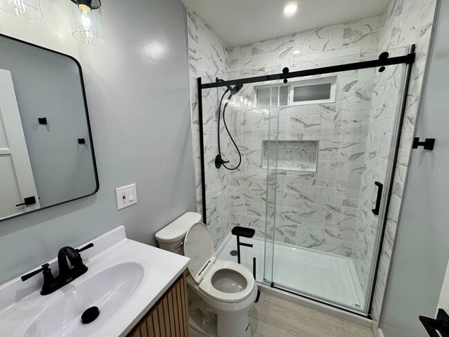 Baño remodelado - 5516 Pepperwood Ave