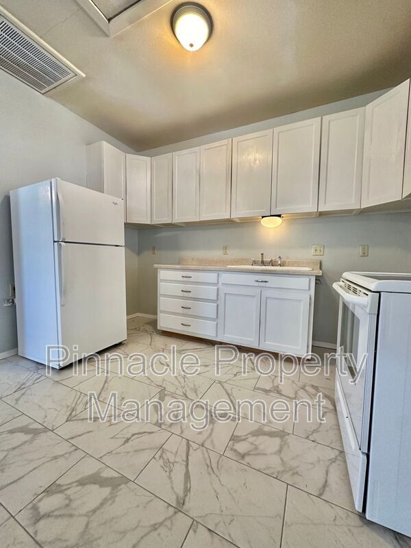 Photo - 504 E 17th St