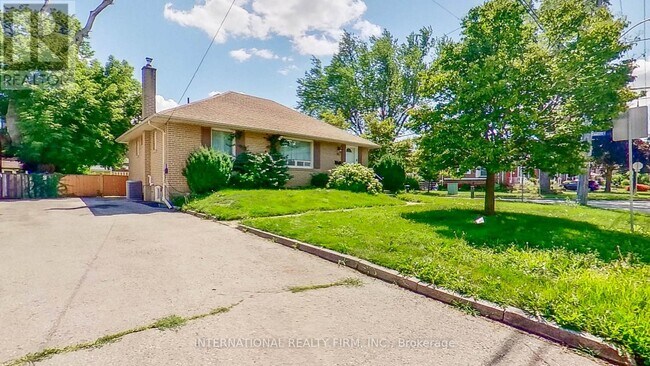 Photo - 85 Churchill Ave