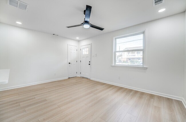 Photo - 1865 Ferber Ave