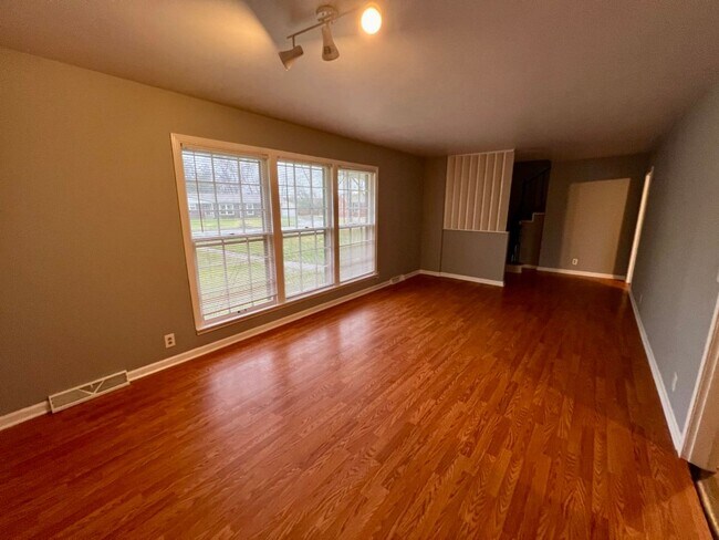 Photo - Spacious 4 Bed, 2 Bath Home on Large Corne...