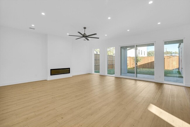 Photo - 1703 Nomas St