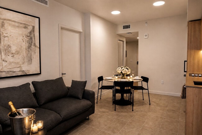 Photo - 121 NE 5th St Unidad SI FL32-ID1539914P