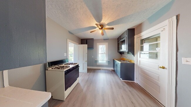 Photo - 516 Daisy St