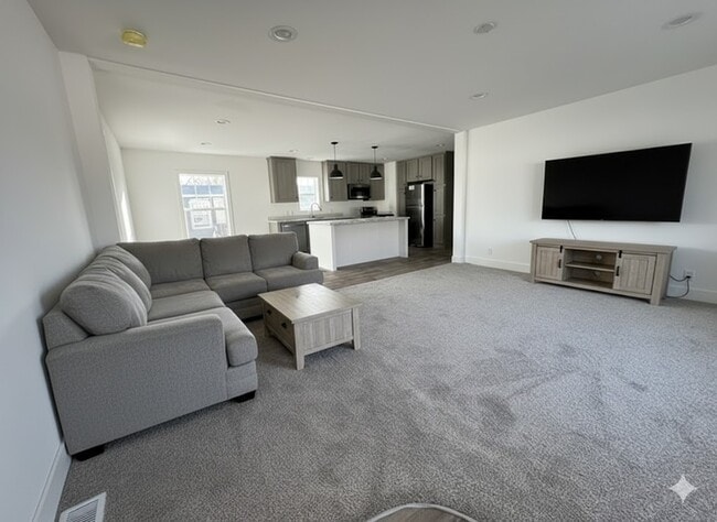 Photo - 7 Rainier St N