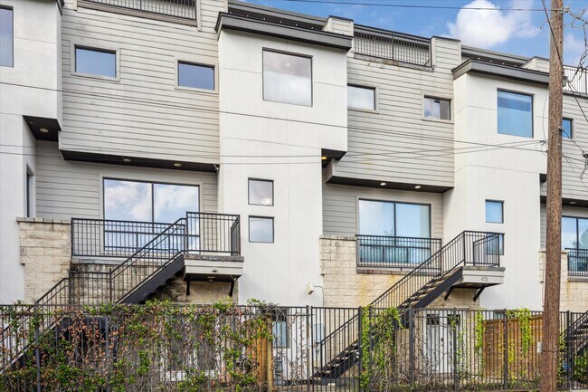 Building Photo - 4721 Caroline St Rental