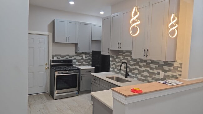 Photo - 1727 W Butler St