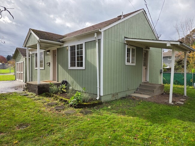 Photo - 1769 Davidson St SE