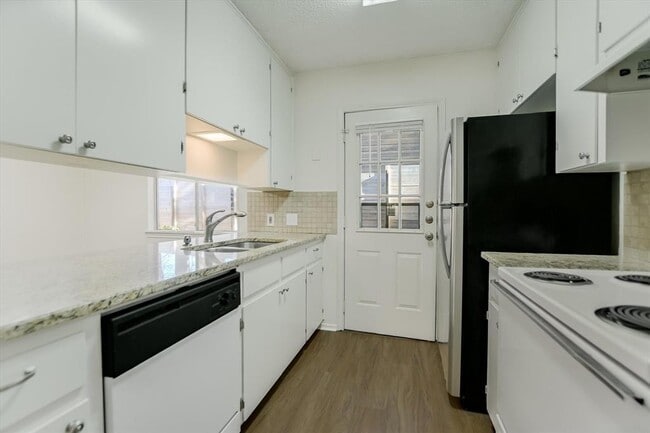 Photo - 2403 Trailside Dr
