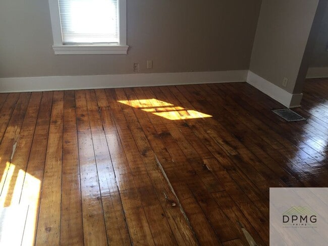 Photo - 204 Shepard St