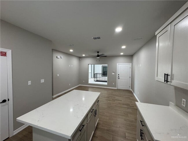 Photo - 16 Ragland Rd Unit 9