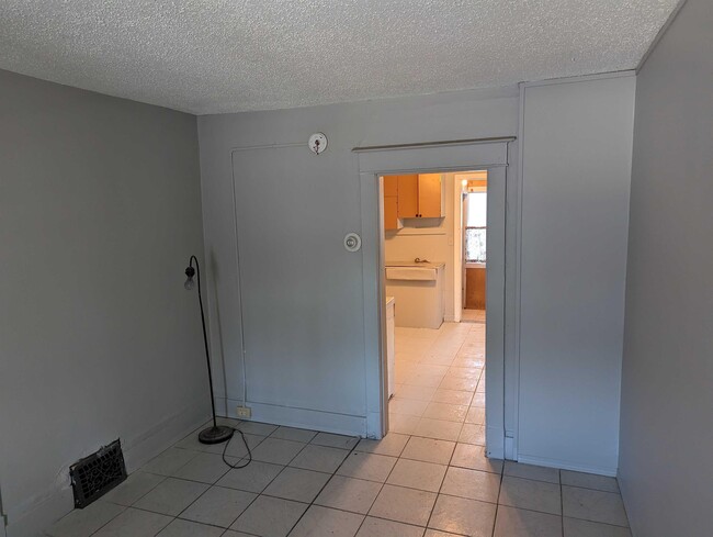 Photo - 1725 Ottawa St