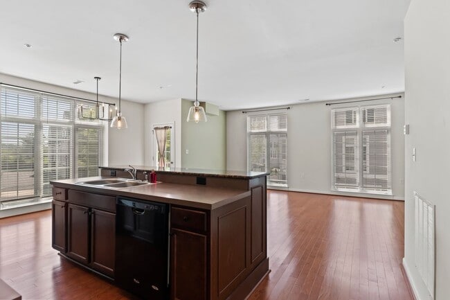 Photo - 3030 Meridian Cmns