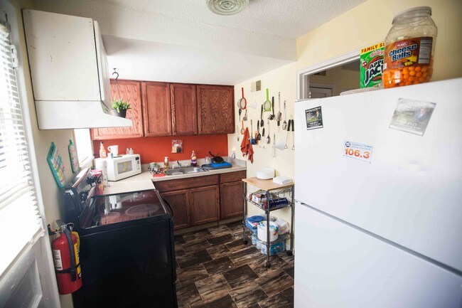 Photo - 224 S Kilbourne Rd