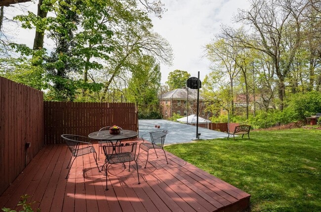Your own outdoor deck - 1211 Isis Ave Unit 2