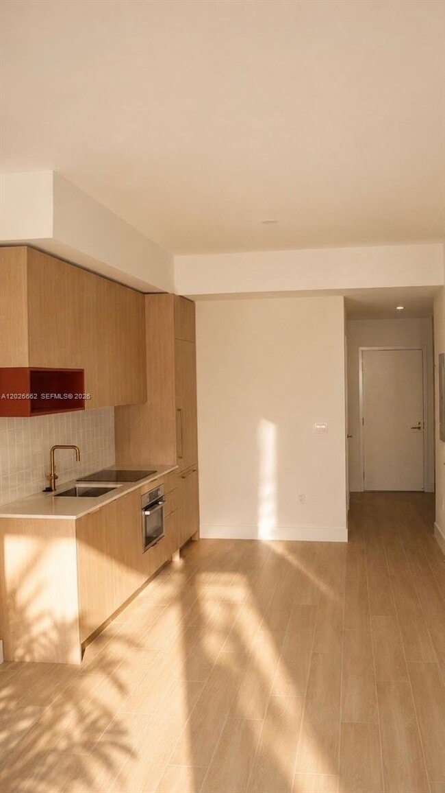 Building Photo - 90 NE 32nd St Unit 209