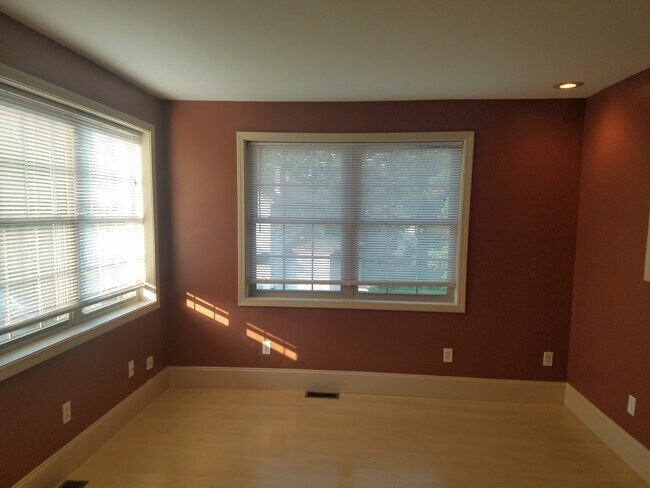 Photo - 496 Overdale St