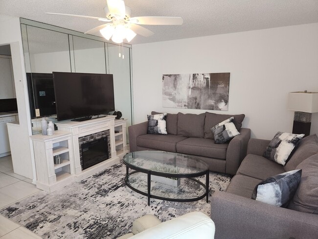 Photo - 3059 Ainslie Dr Unidad D