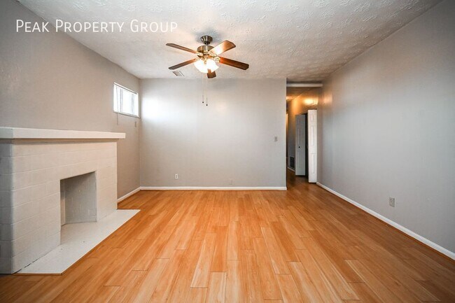 Photo - 2610 Woodburn Ave Unit 4