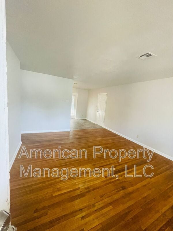 1110 N Hickory Ave