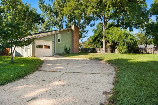 Building Photo - Freshly Updated 4 Bedroom Home