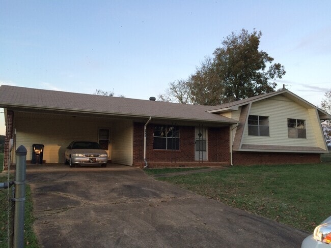 Building Photo - 1440 Taylors Chapel Rd Rental