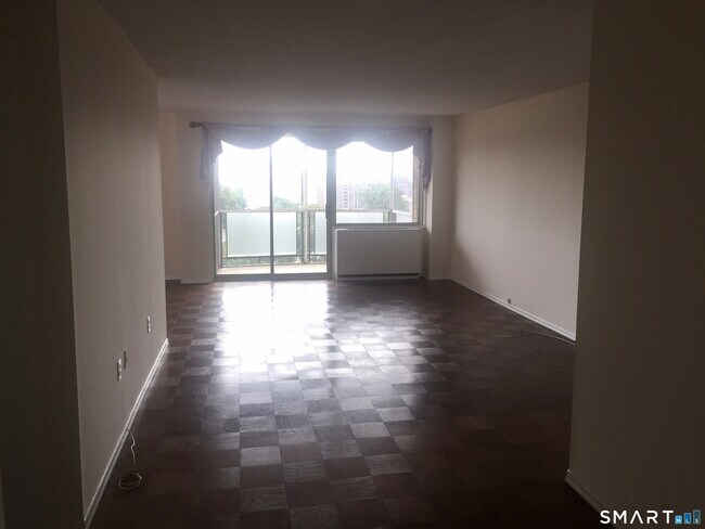 Photo - 1 Strawberry Hill Ct Unit 8J