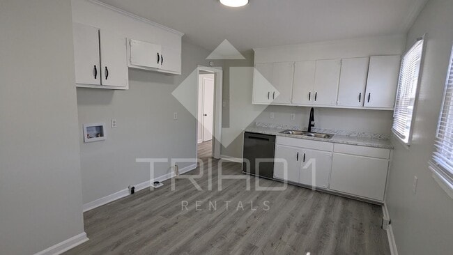 Photo - Renovated 3bed/1bath in Greensboro!