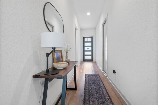 Photo - 620 Peace Pipe Way