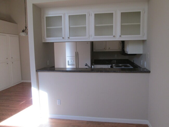 Photo - Cozy Living in the Heart of Brentwood