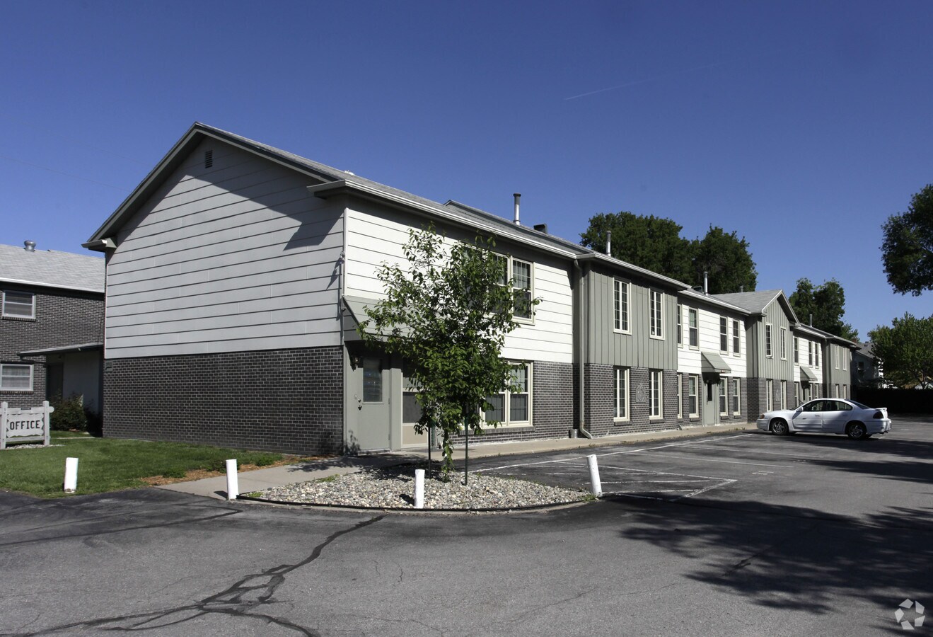 Parkside Apartments - Parkside Apartments