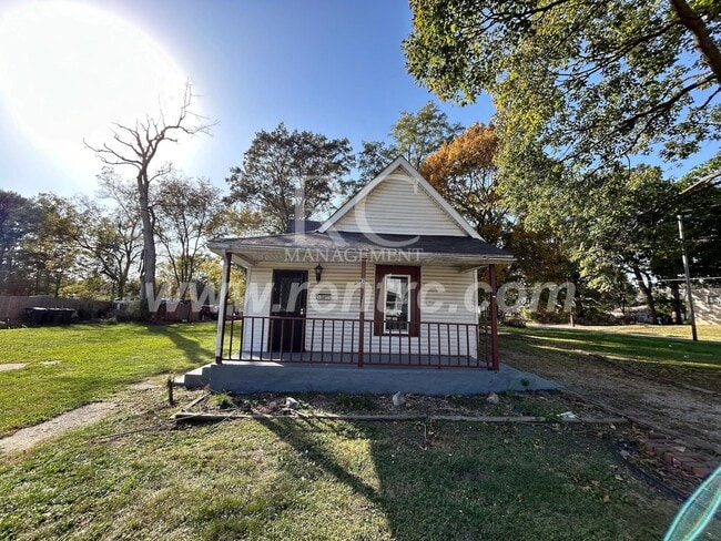 Building Photo - 18 Indiana-