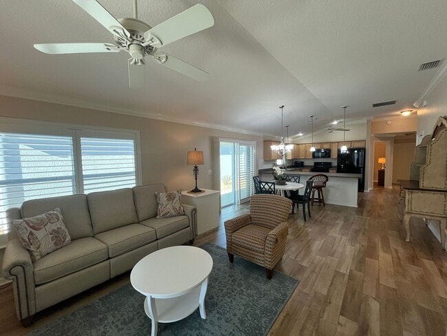 Photo - 724 Yager Ln