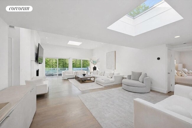 Photo - 3 Southwood Ln