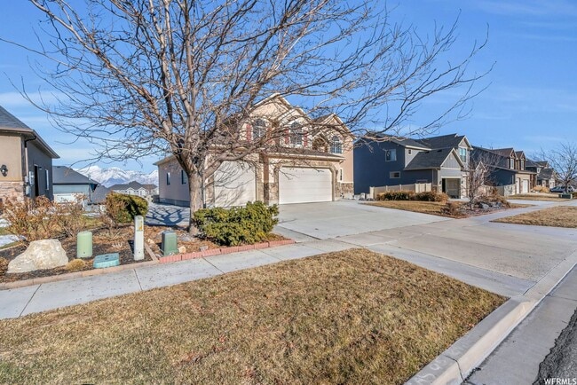 Building Photo - AMAZING 2 STORY HOME w/ 4 CAR GARAGE!