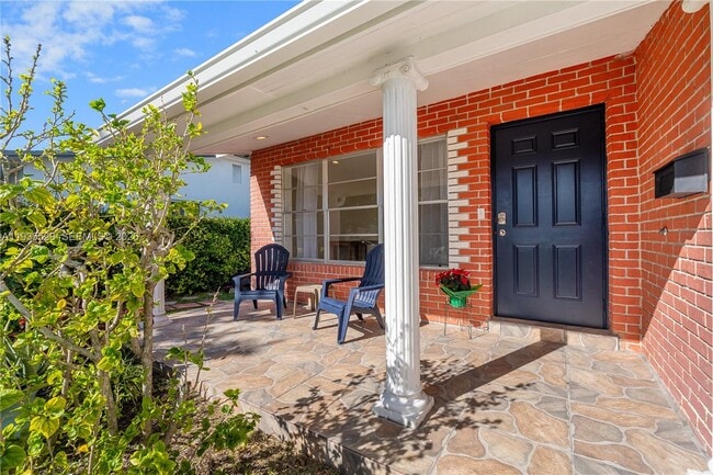 Building Photo - 232 SE 6th St