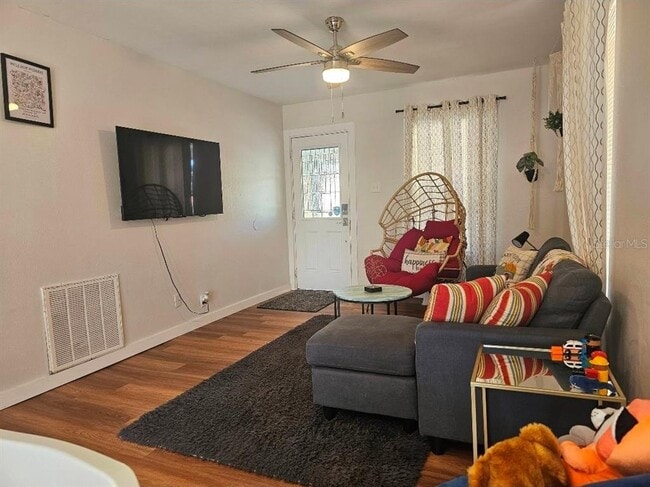 Photo - 2015 Oakwood Ave