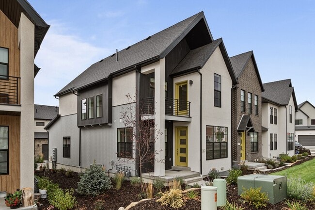Building Photo - 1812 180 E