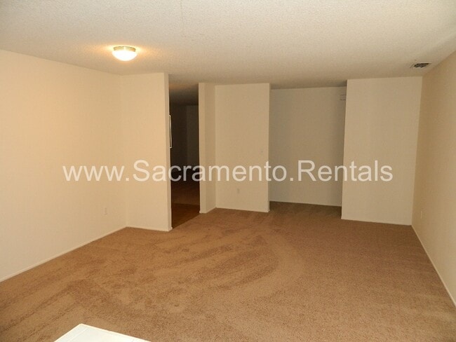 Photo - Spacious 4bd/2ba House with 2 Car Garage