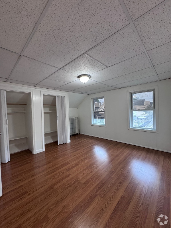 Building Photo - 18 Pleasant St Rental
