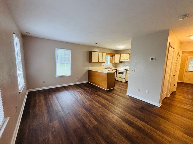 Photo - 876 Patrick Henry Dr