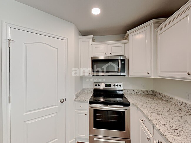 1805 E American Wy