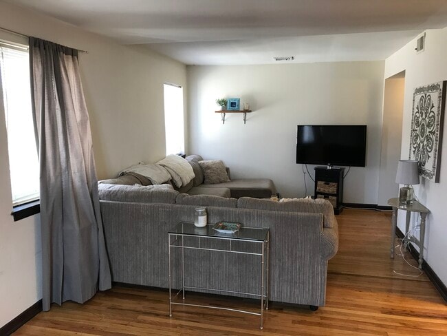 Building Photo - 2302 Perot St Unit 3