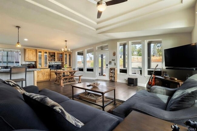 Photo - 918 Deer Creek Ln