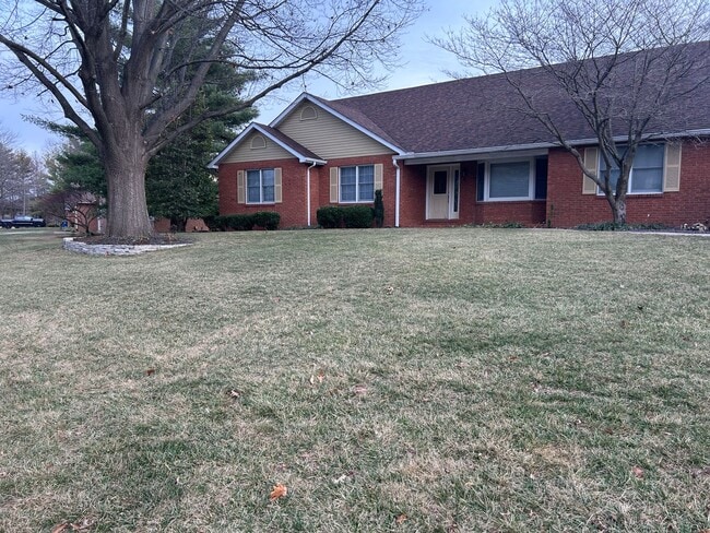 Building Photo - Beautiful Lake Home