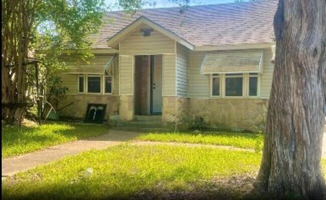 Photo - 1505 Brazos St